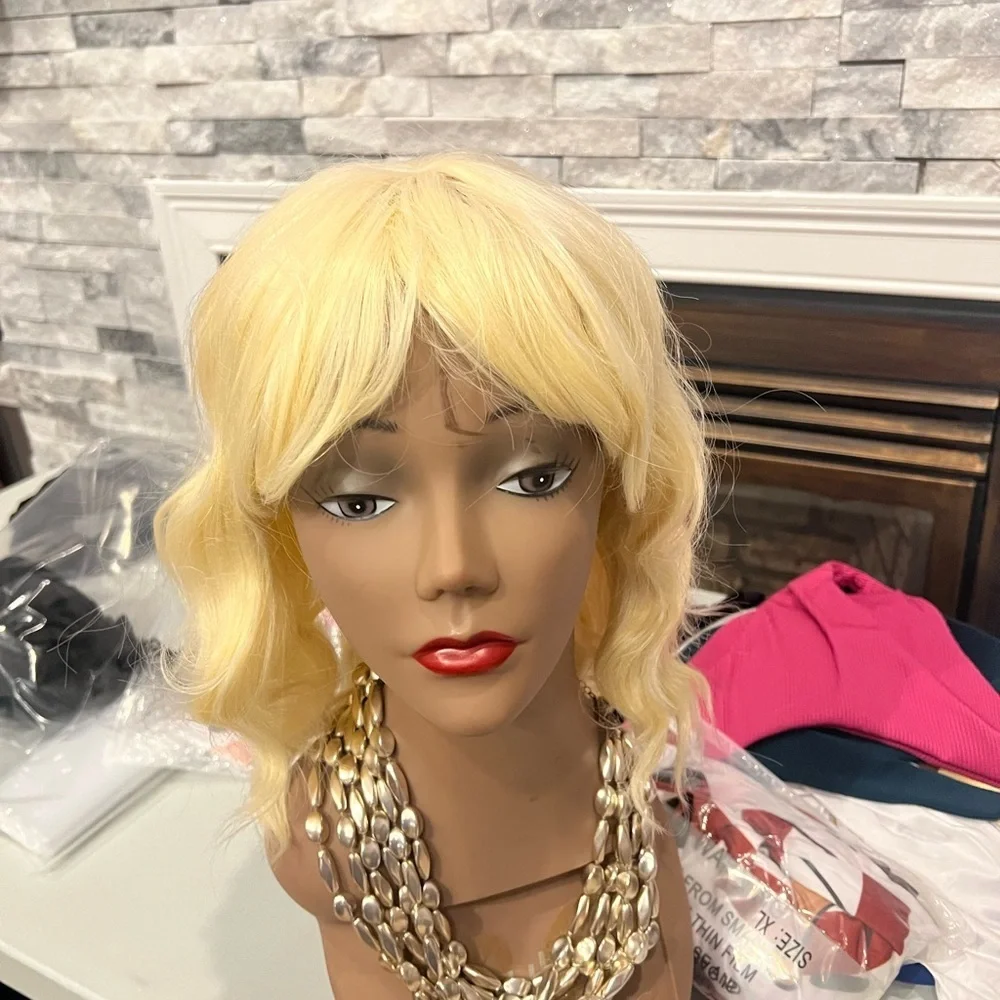 Blonde Wavy Hair Wig – Medium Length
